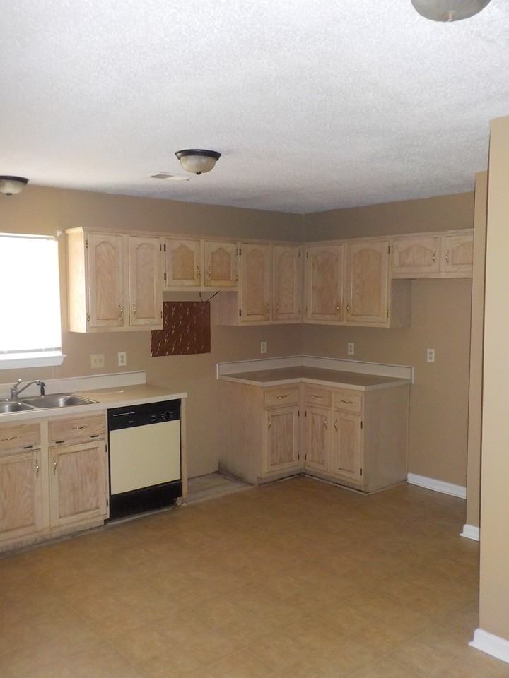 4444 Longtree Cove - Photo 3 of 6