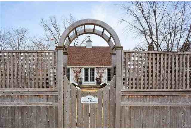 324 Compo Rd S - Photo 2 of 25