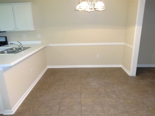 1446 Glenover Cir - Photo 3 of 14