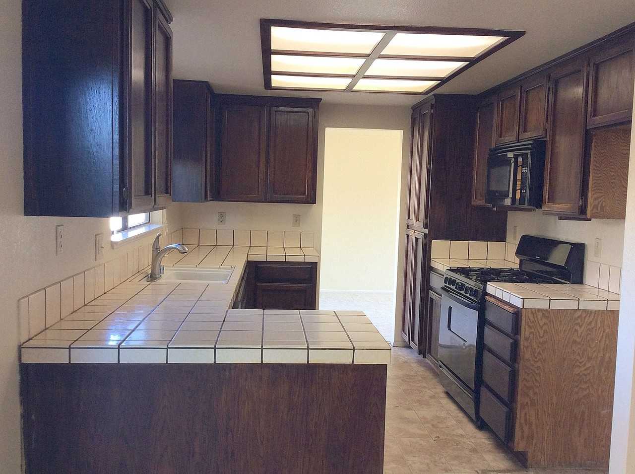 216 Sheffield Way - Photo 3 of 10