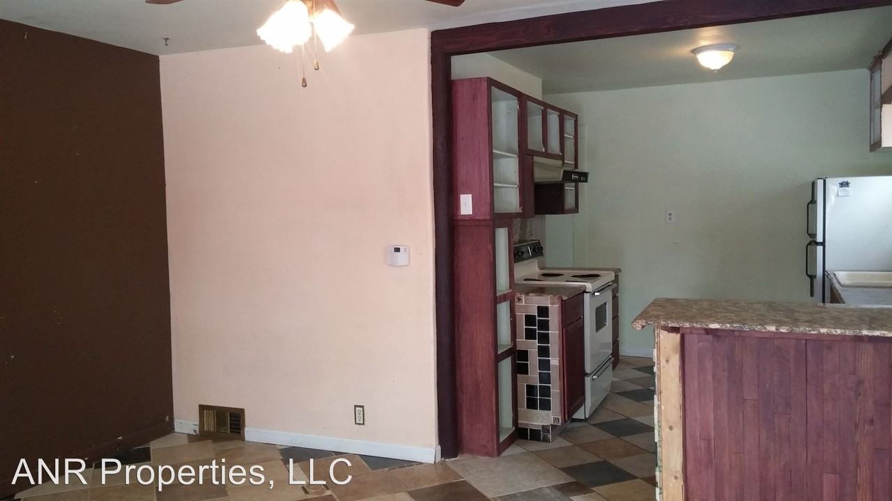 446 N 7th Ave - Photo 2 of 6