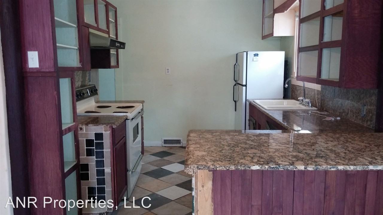 446 N 7th Ave - Photo 3 of 6