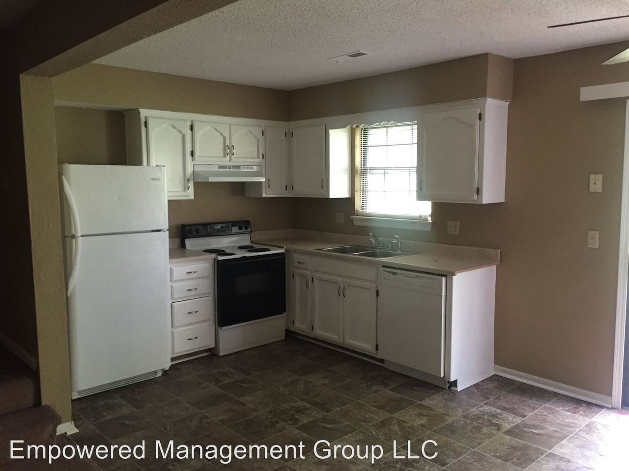 427 NE Churchill St - Photo 2 of 3