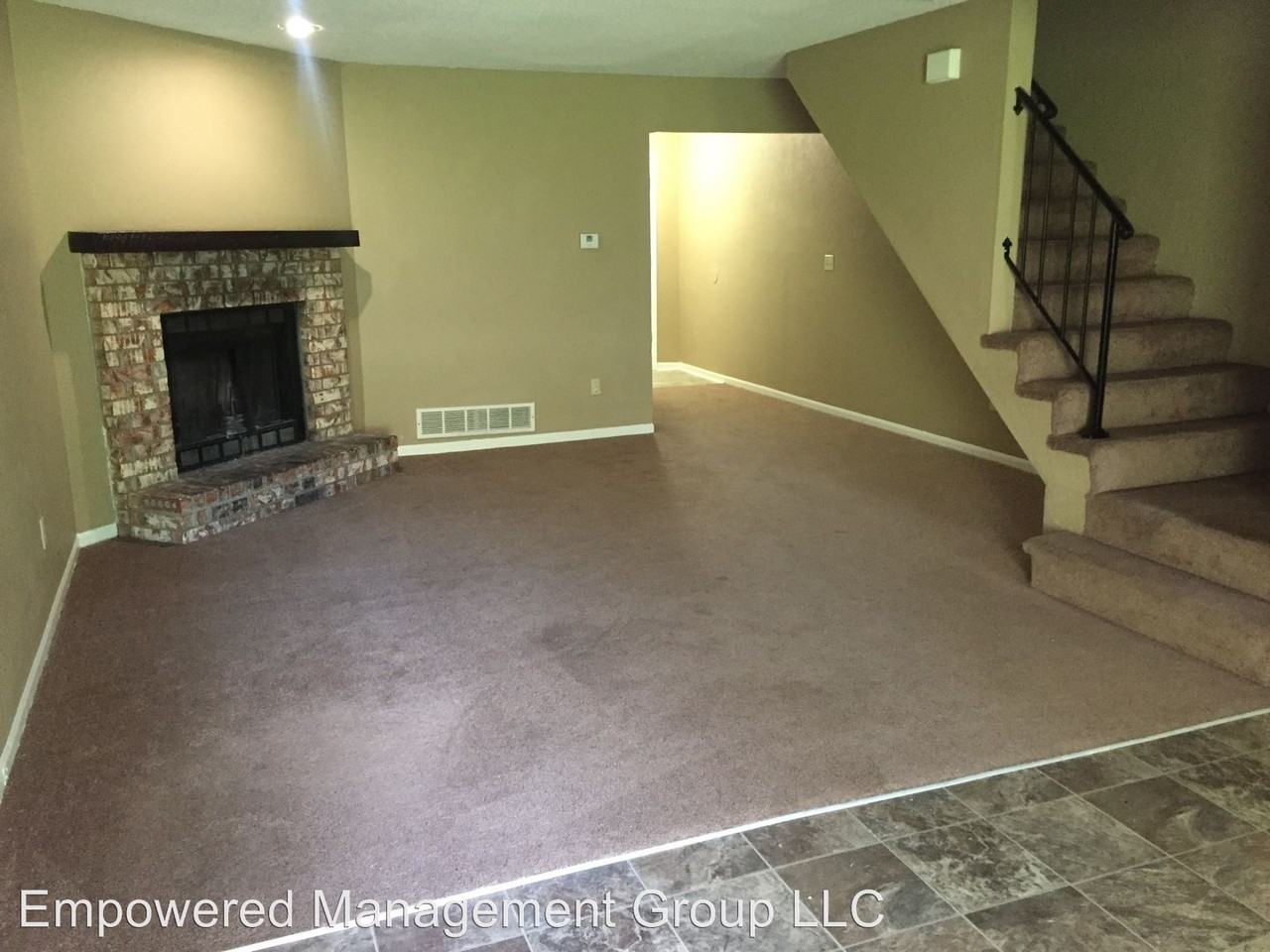 427 NE Churchill St - Photo 3 of 3