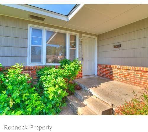 1004 SW 57th St - Photo 3 of 14