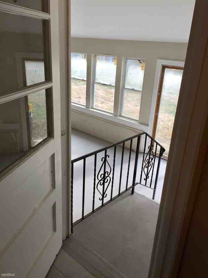 625 Glover Dr - Photo 3 of 9