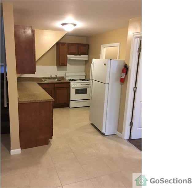 2432 Denfield St - Photo 2 of 10