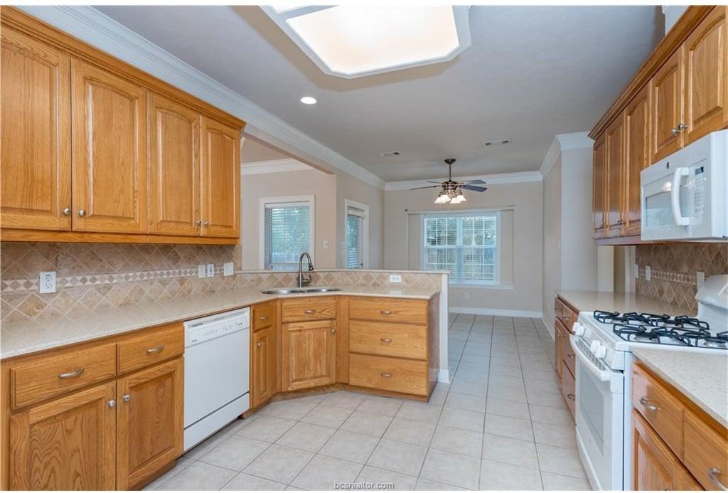 3209 Salzburg Ct - Photo 3 of 31
