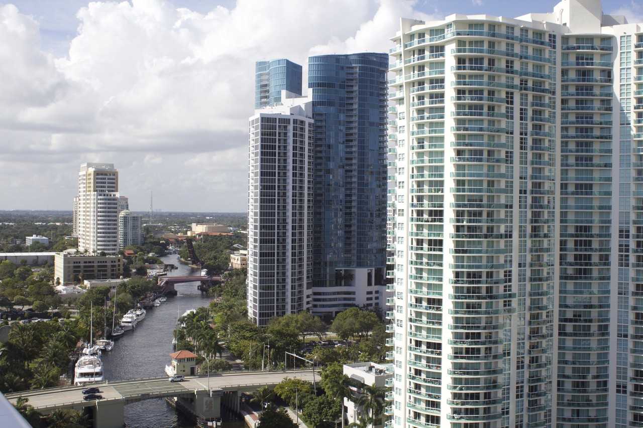 524-200 SE 5th Ave #2501 - Photo 2 of 8