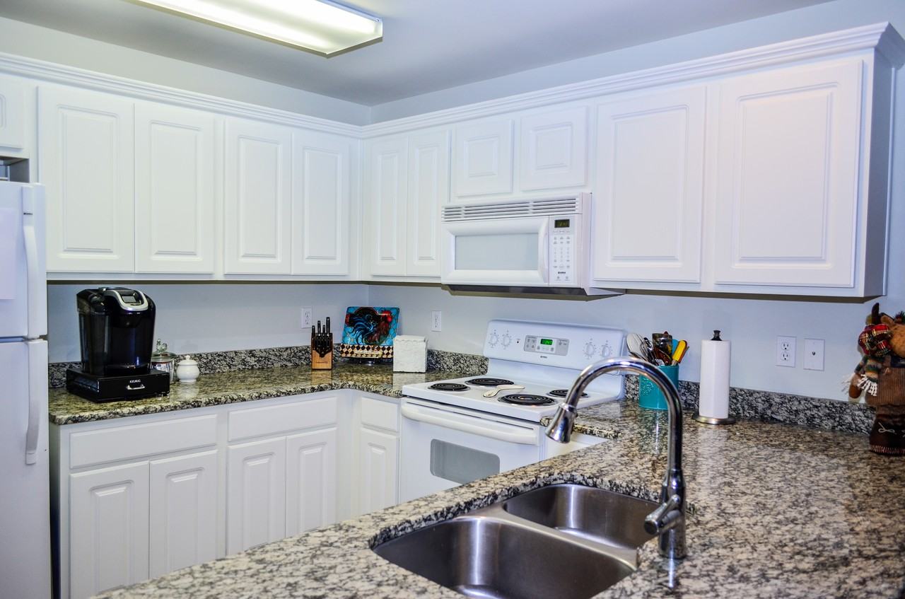 444 Clubhouse Dr - Photo 2 of 39