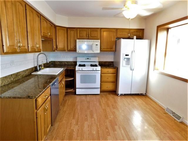 352 Skokie Ct - Photo 2 of 10