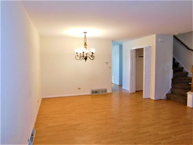 352 Skokie Ct - Photo 3 of 10