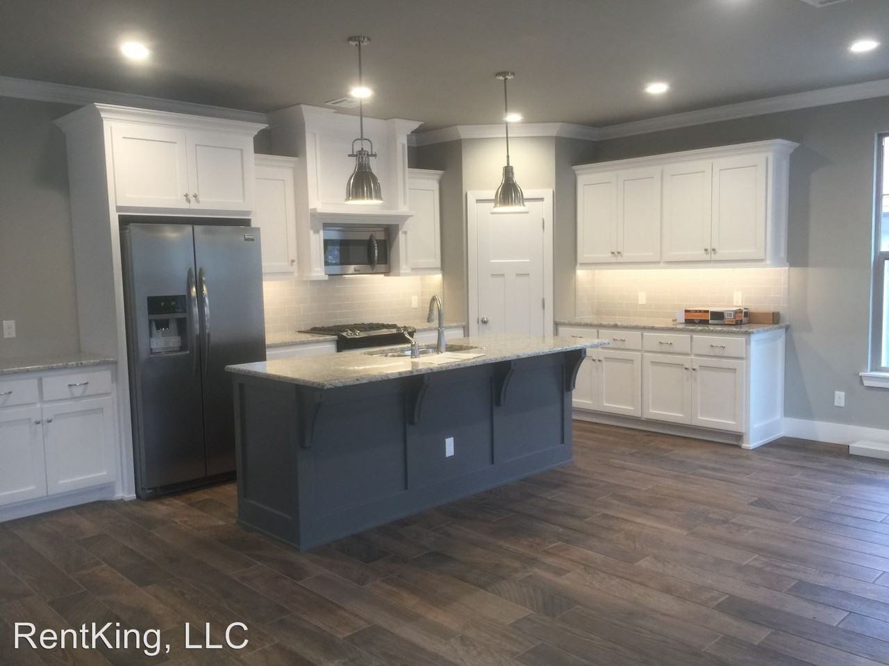 310 S Lahoma Ave - Photo 3 of 9