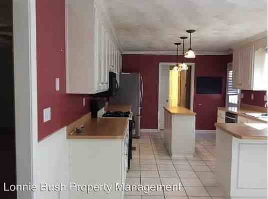 111 Lake Front Dr - Photo 3 of 20