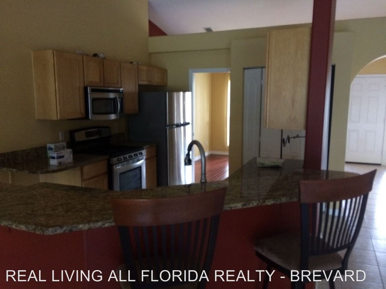 911 Wood Creek Dr - Photo 3 of 12