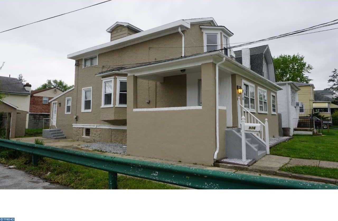 916 Spruce St - Photo 3 of 11