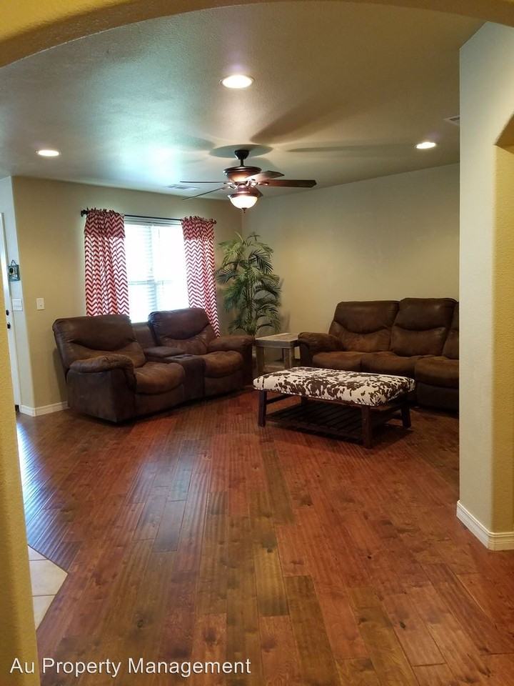 728 Foster Ln - Photo 3 of 20