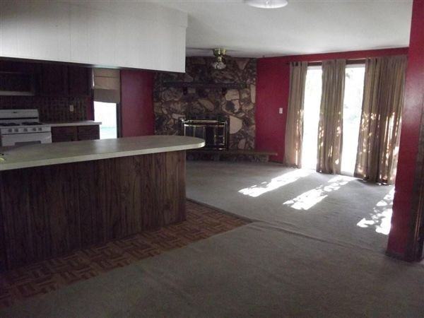 523 Owosso St - Photo 2 of 9