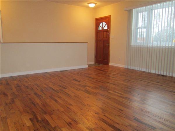 1127 Wendy Rd - Photo 2 of 11