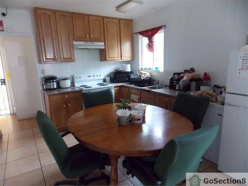 1432 89th Ave - Photo 3 of 8