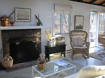 33 Wyandanch Ln - Photo 2 of 4