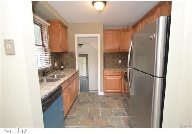 242 Charlevoix St - Photo 3 of 5