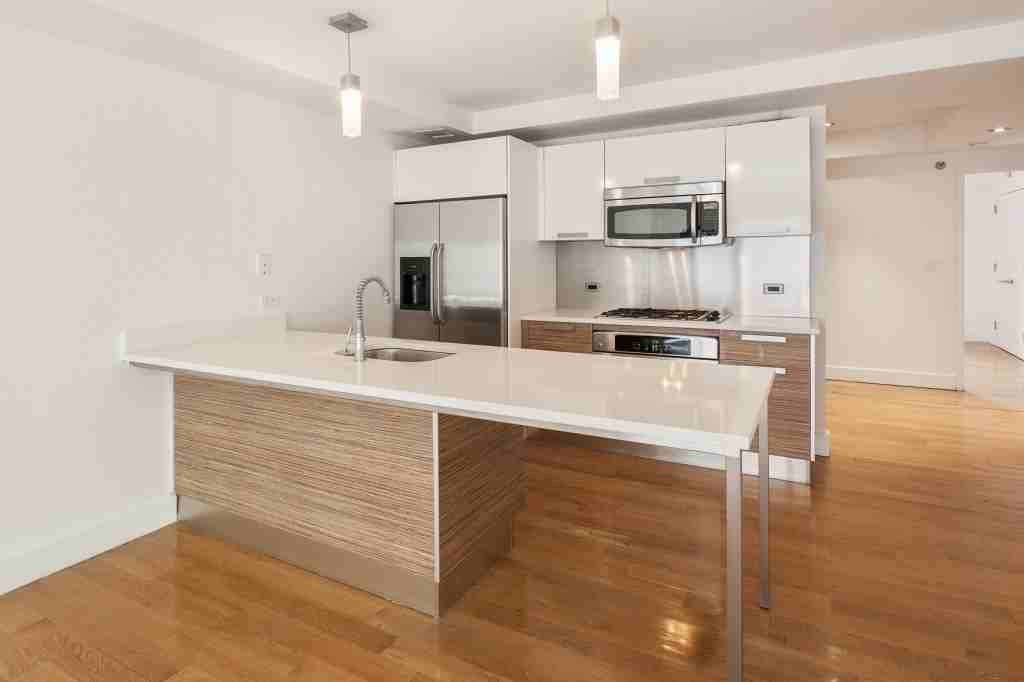 305 McGuinness Blvd #28X