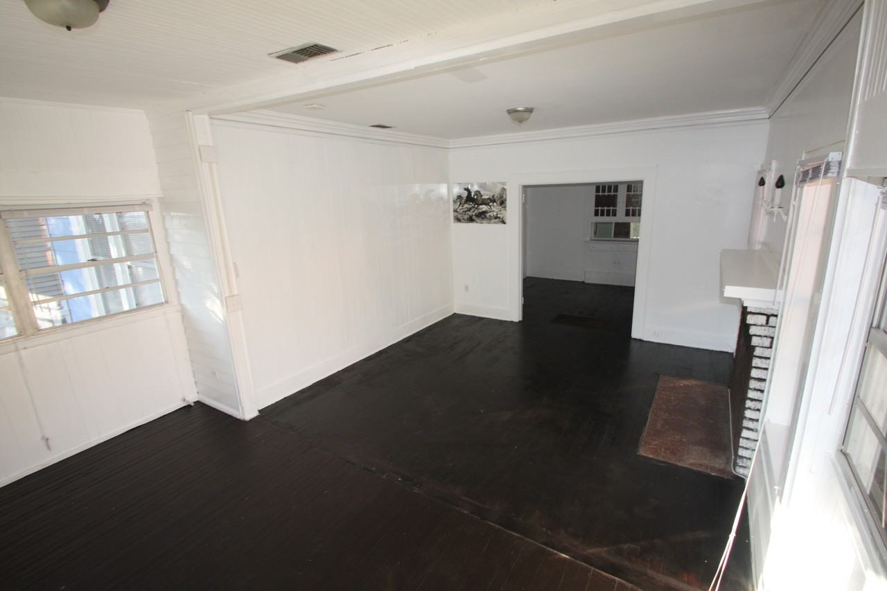 1111 James Ave S - Photo 2 of 9