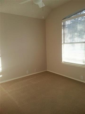 2512 Woodhaven Dr - Photo 3 of 27