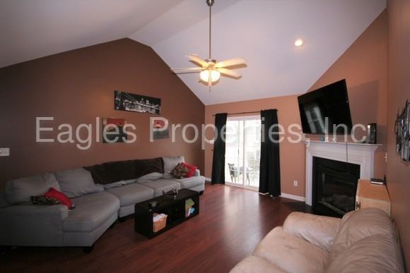 208 Labrador Ct - Photo 2 of 18