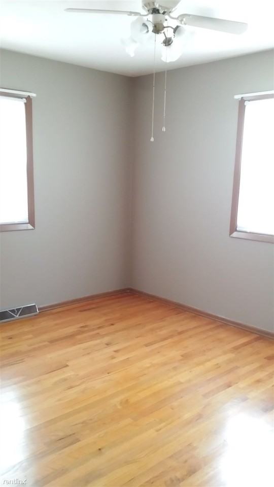 12436 Holmes Cir - Photo 3 of 10