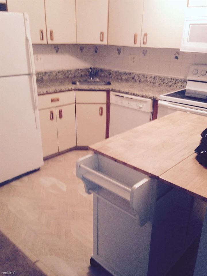 1110 Huntingdon Mews - Photo 2 of 7