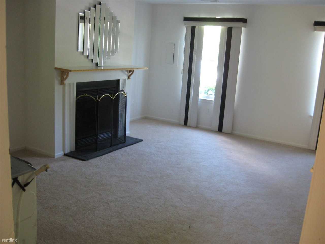 1110 Huntingdon Mews - Photo 3 of 7