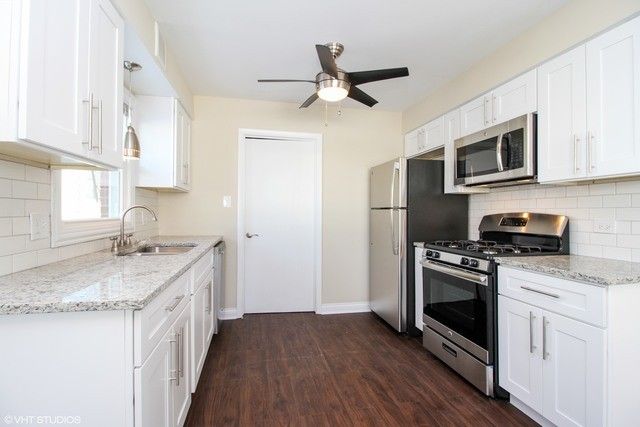 3244 Green St - Photo 3 of 9