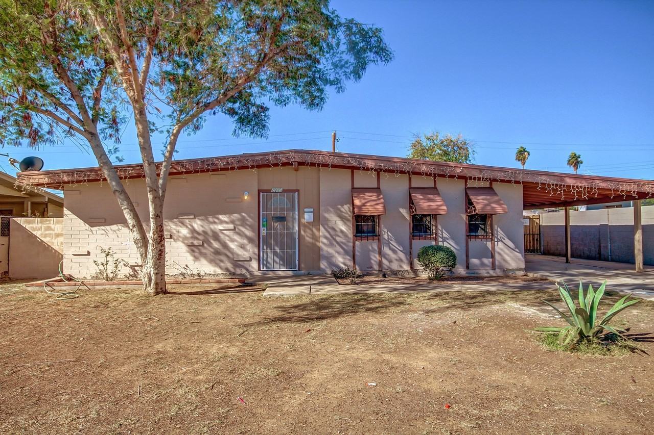 2326 N 48th Dr - Photo 3 of 16