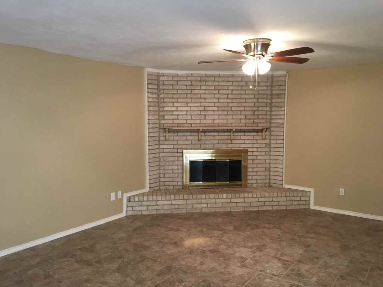 817 Sandalwood Ln - Photo 2 of 14