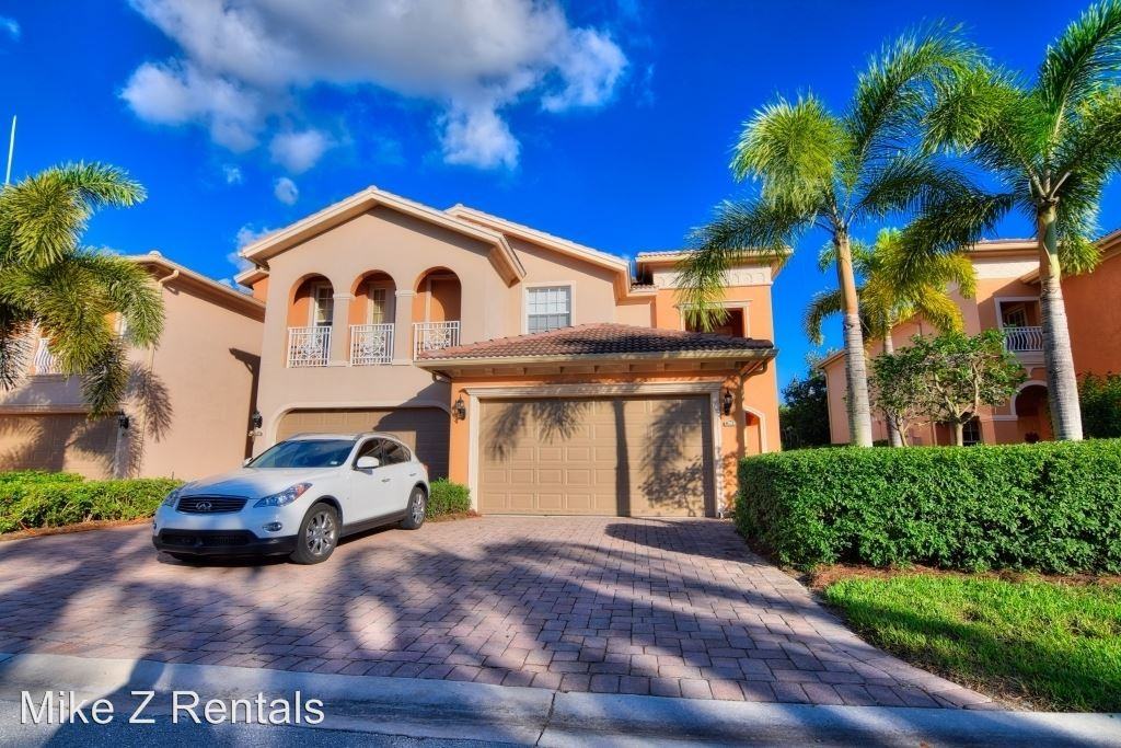 21573 Baccarat #204 - Photo 2 of 19