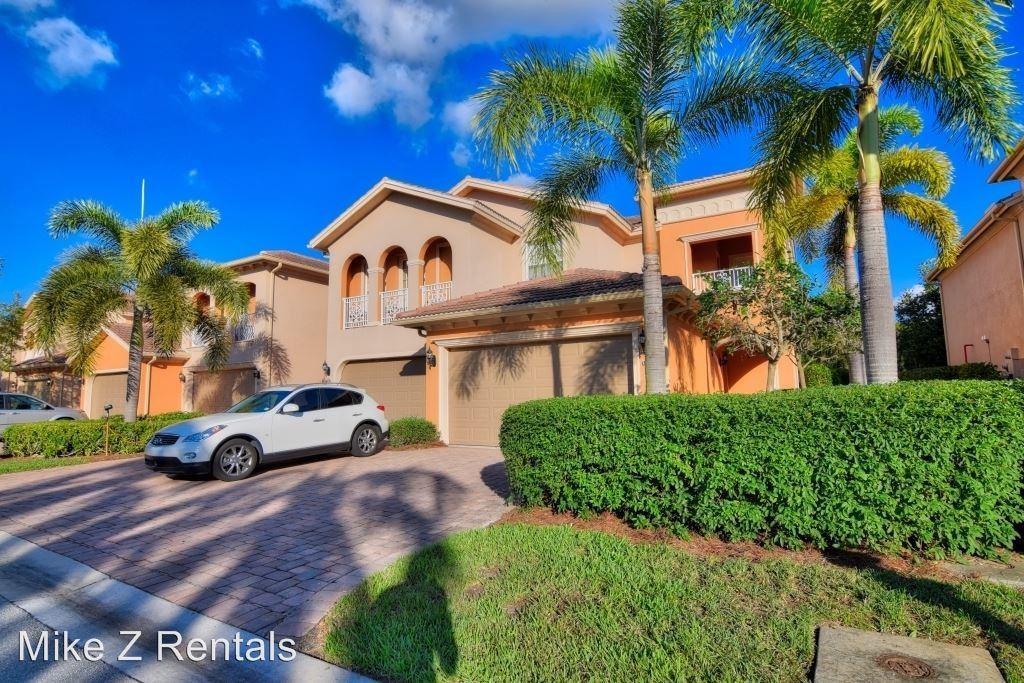 21573 Baccarat #204 - Photo 3 of 19