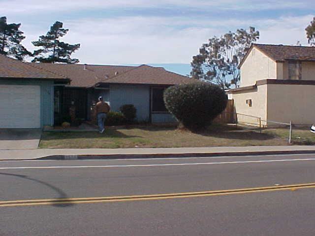 1374 Oleander Ave - Photo 2 of 10