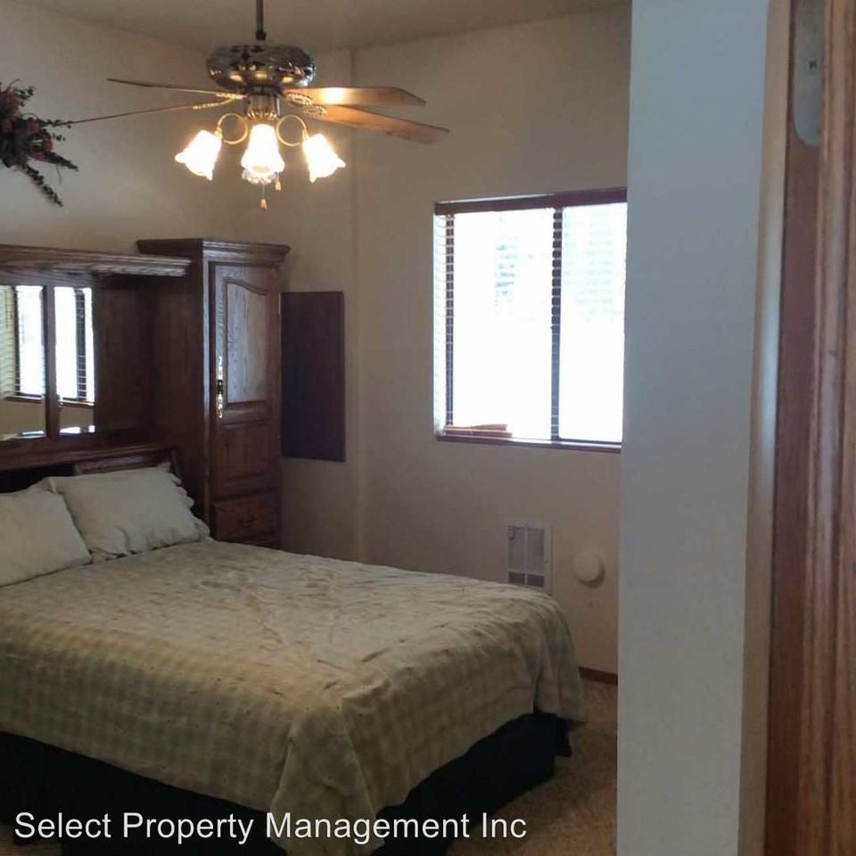 102 Richmond Ln - Photo 3 of 6