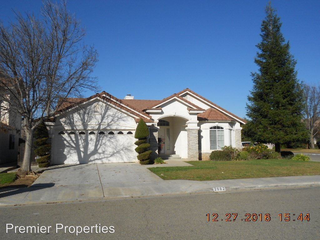 2982 E Granada Ave