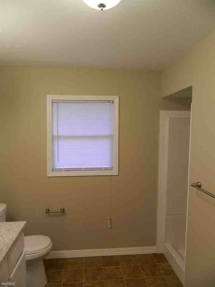 5010 Bristol Dr - Photo 3 of 10