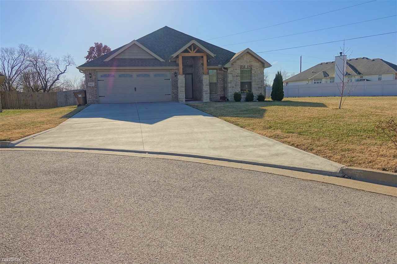 1612 Estella Way - Photo 2 of 10