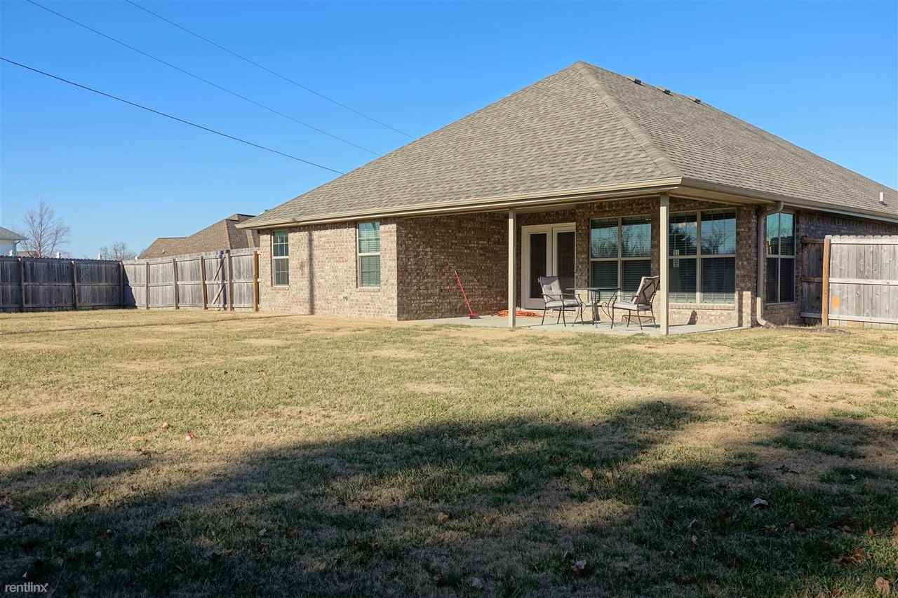 1612 Estella Way - Photo 3 of 10