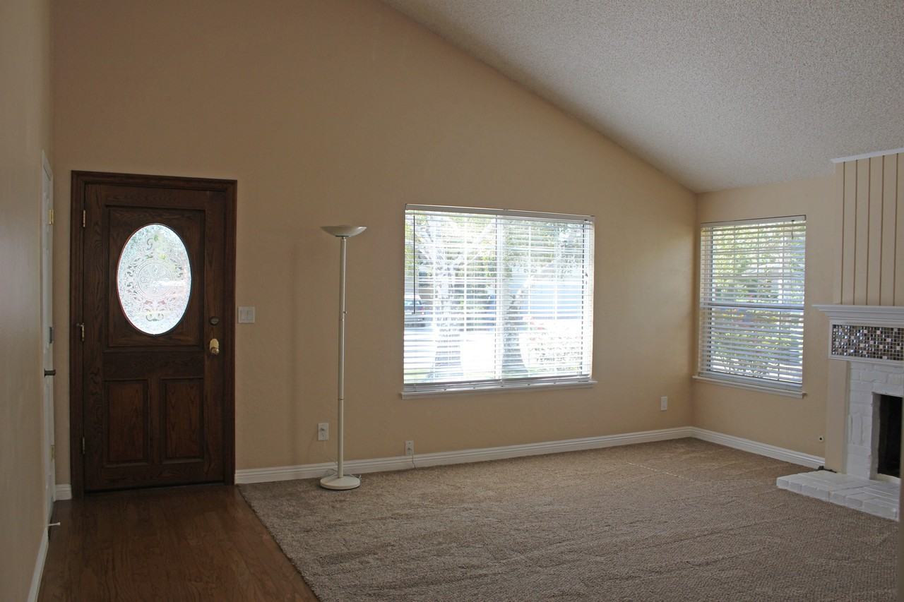 23201 Via Barra - Photo 3 of 28