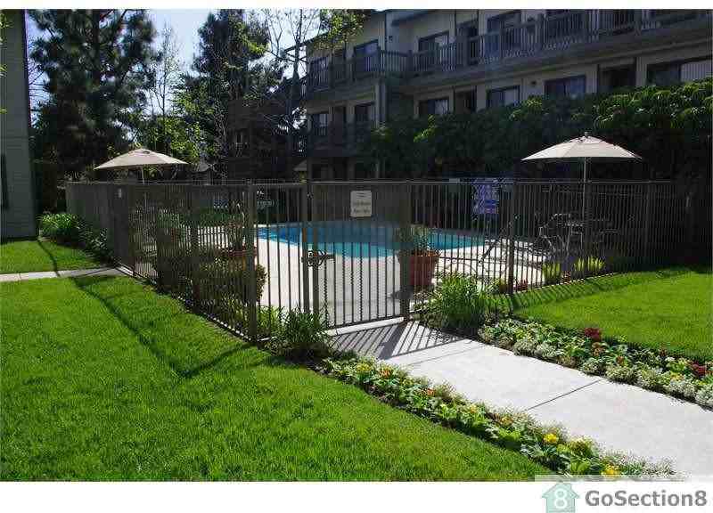 200 S Sycamore St - Photo 3 of 4