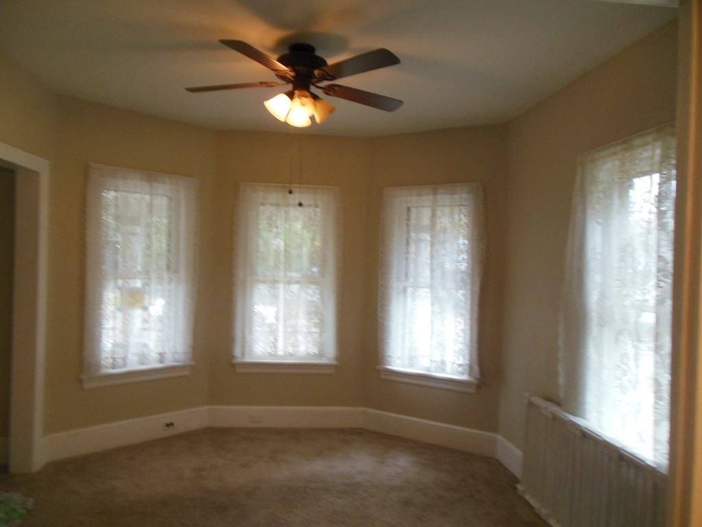 512 Asbury Ave - Photo 2 of 12