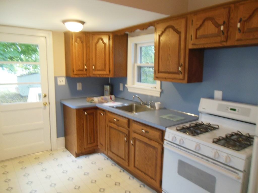 512 Asbury Ave - Photo 3 of 12