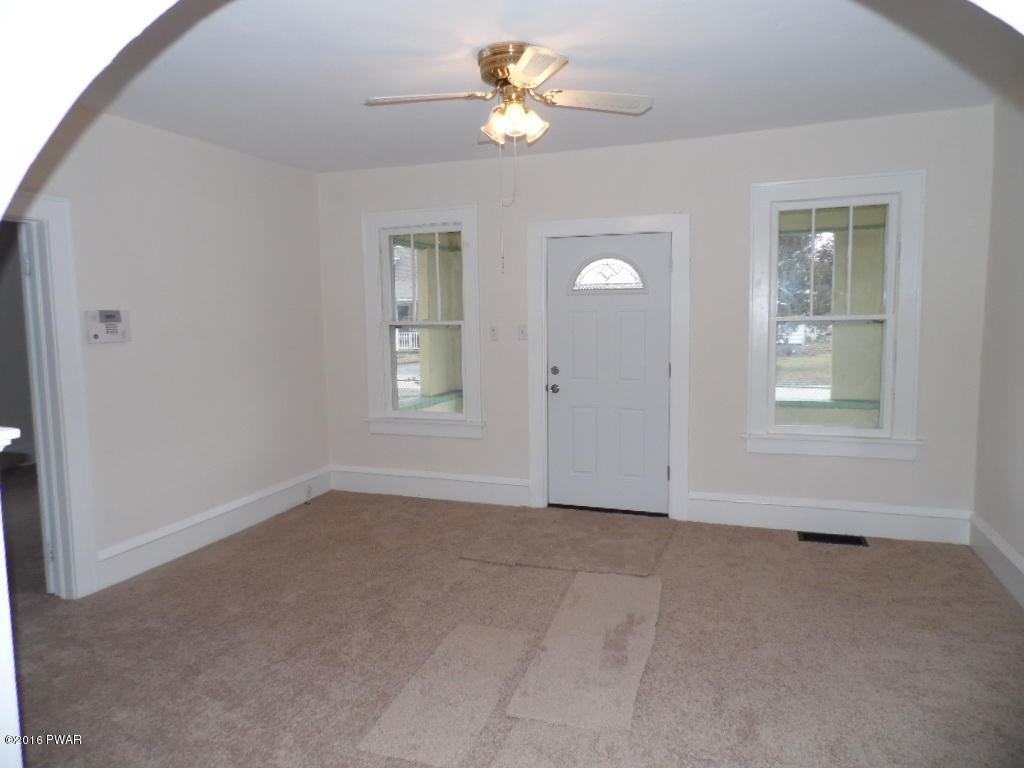 102 Oak Ave - Photo 3 of 16