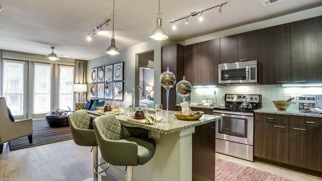 2924 Lucas Dr #B5 - Photo 2 of 7